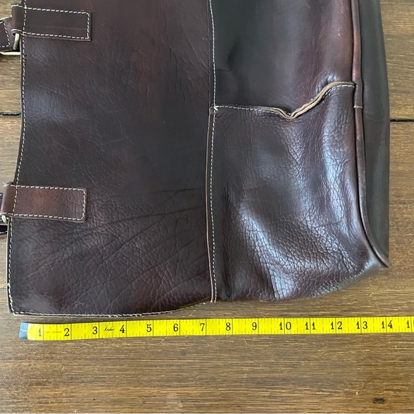 Elegant Brown Leather Tote Bag - Picture 7 of 11